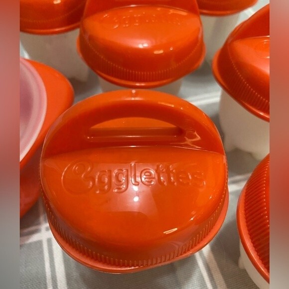 NWOB Egglettes Egg Cooker Hard Boiled Eggs w/out the Shell 6) Cups & 1) Cooker - Picture 3 of 7